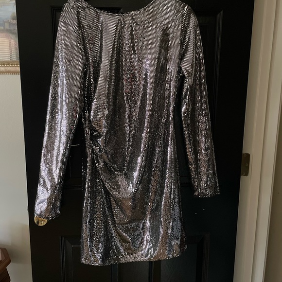 H&M Dresses & Skirts - NWOT H &M sequin dress